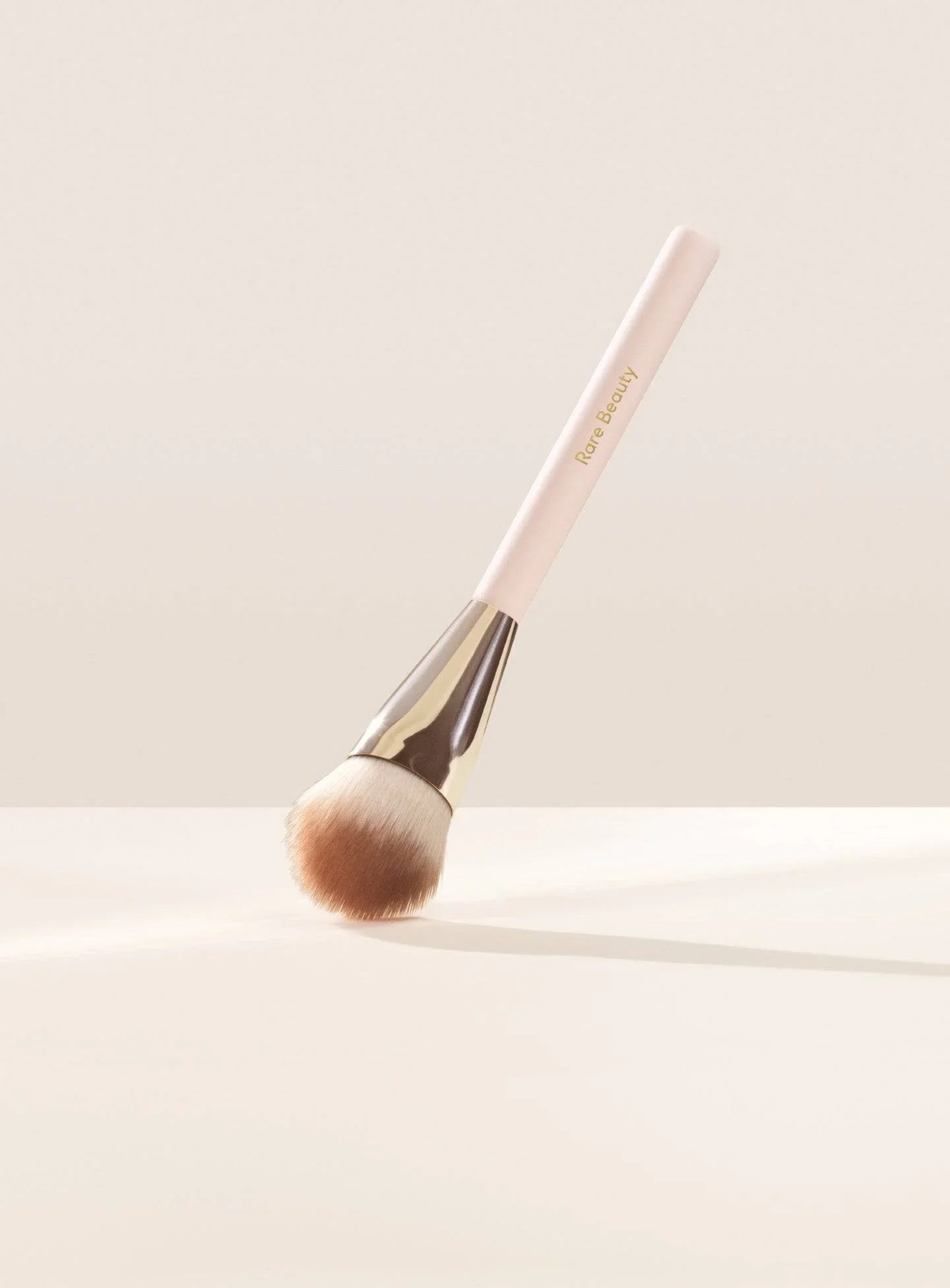 Rare Beauty Soft Pinch Liquid Blush Brush - Allık Fırçası - Glaze Türkiye