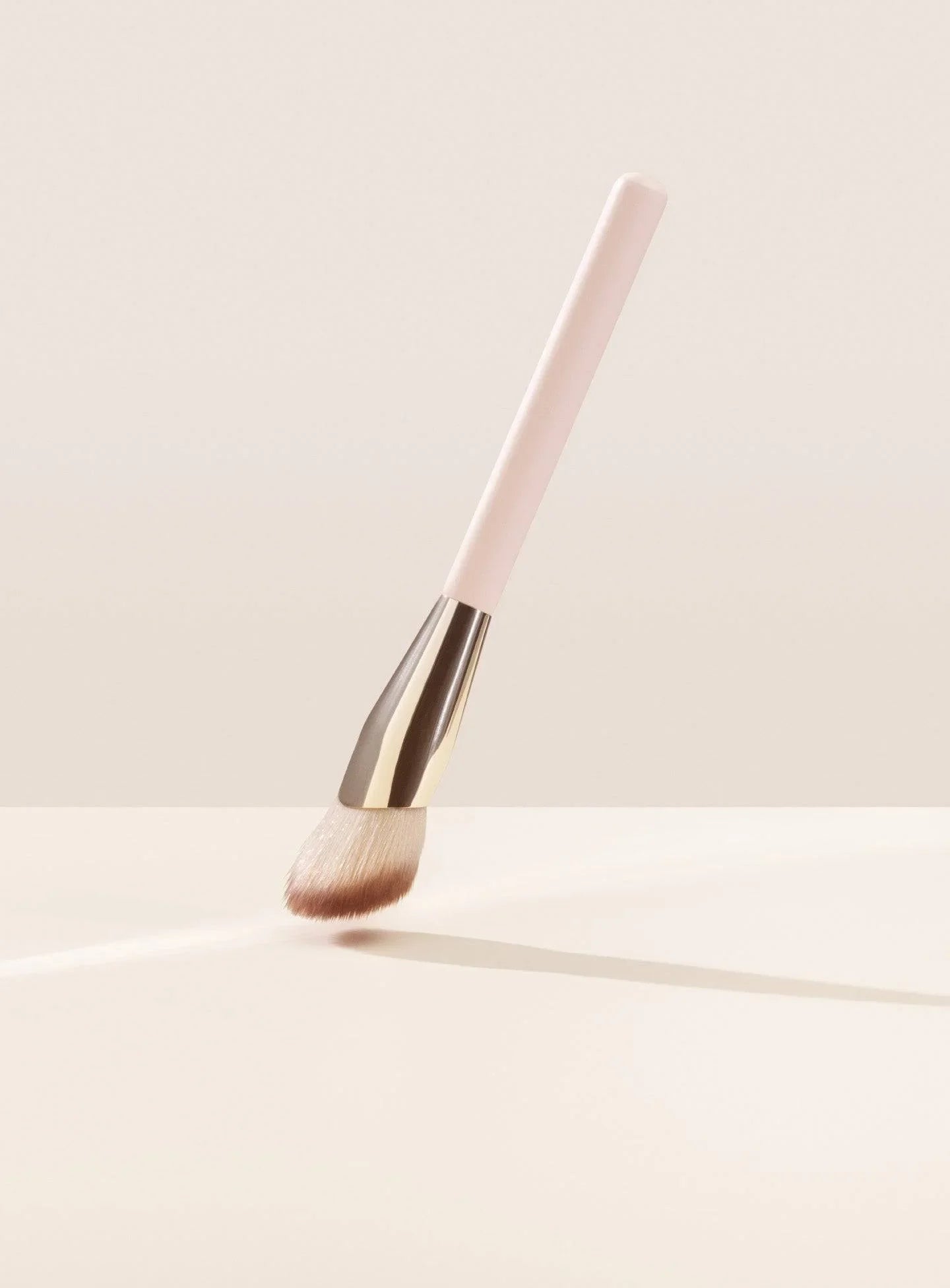 Rare Beauty Soft Pinch Liquid Blush Brush - Allık Fırçası - Glaze Türkiye