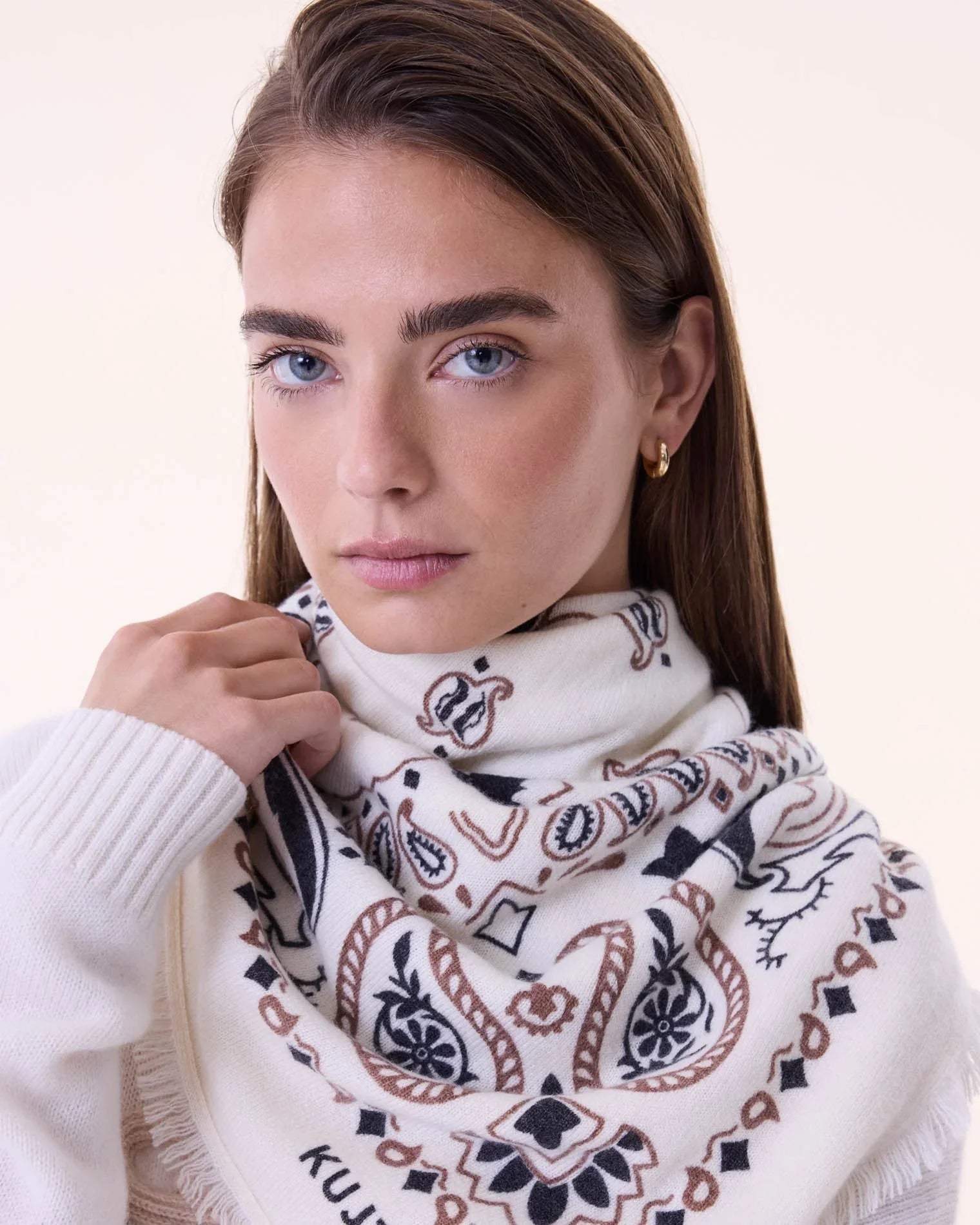 KUJTEN Large Bandana Hachiko Feather Bico White - Bandana - Glaze Türkiye