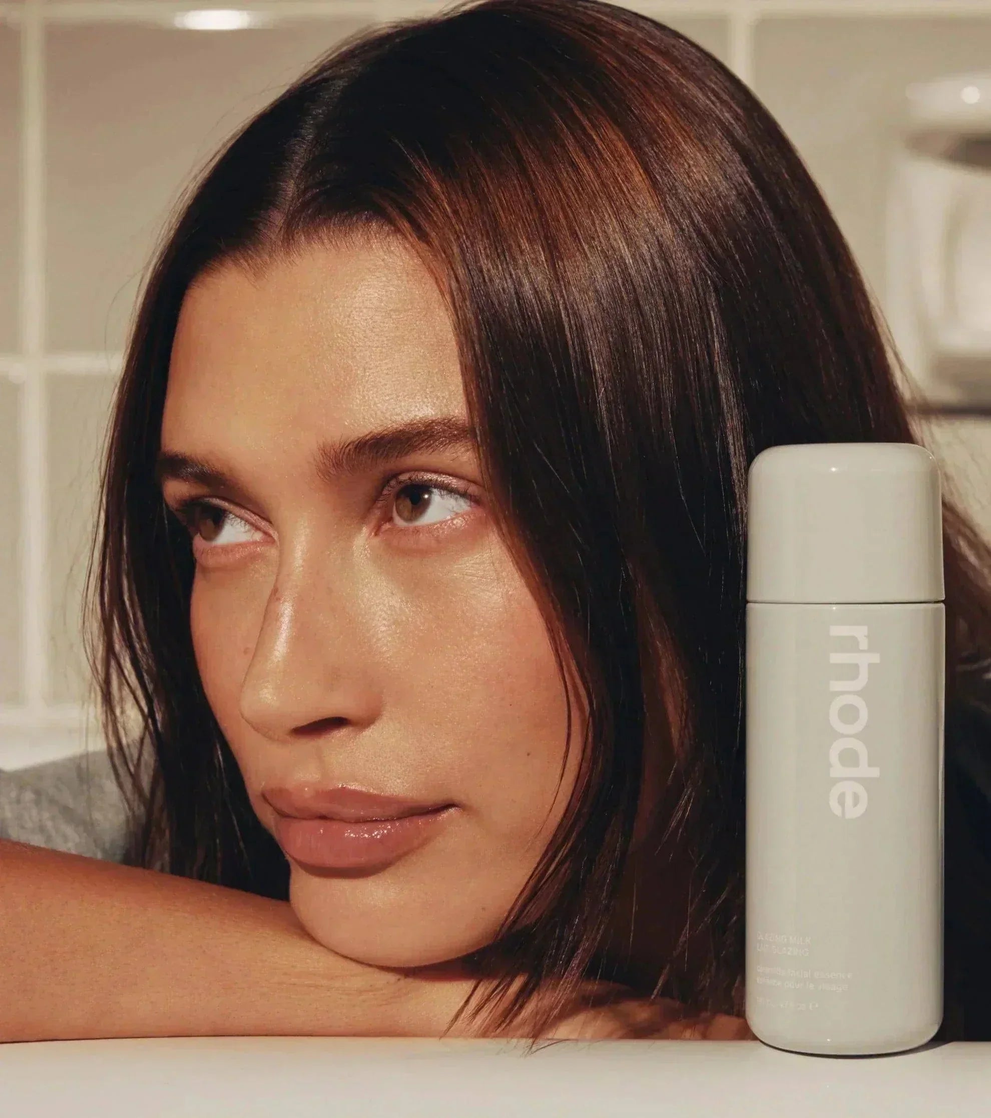 Rhode Glazing Milk Yüz Esansı - Glaze Türkiye